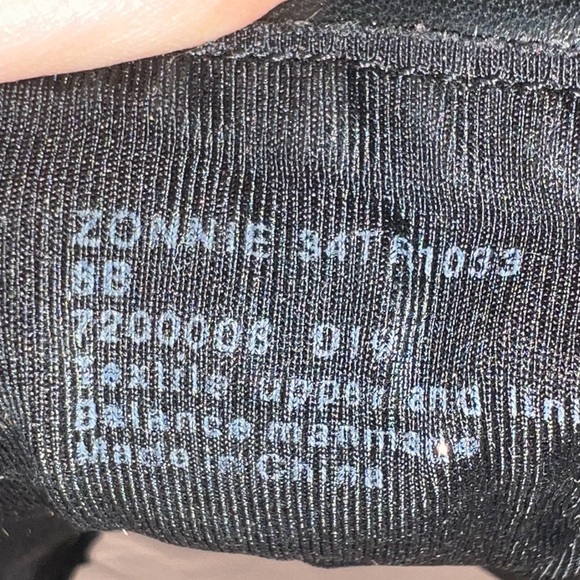 Taryn Rose Black Zonnie Low-top sneakers. - Picture 6 of 6